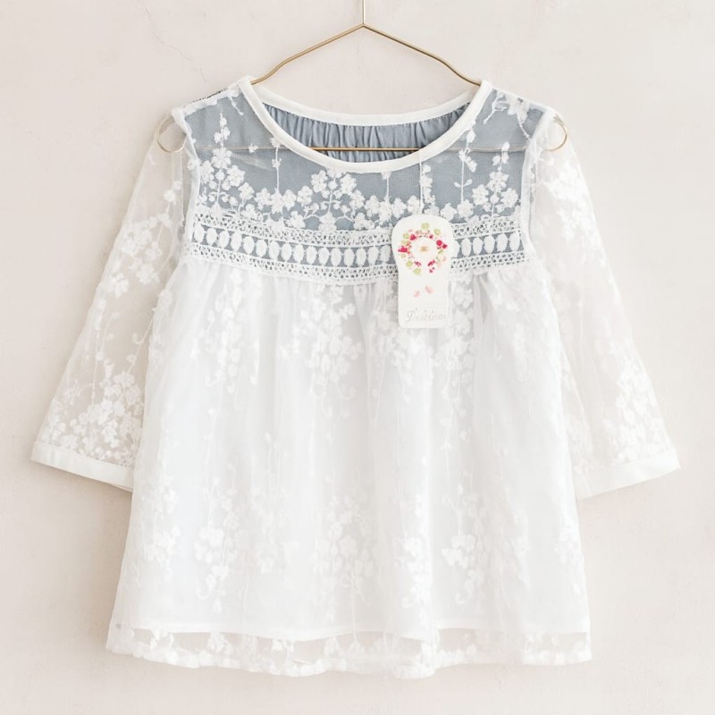 One set anak motif bunga putih One set anak motif bunga putih
