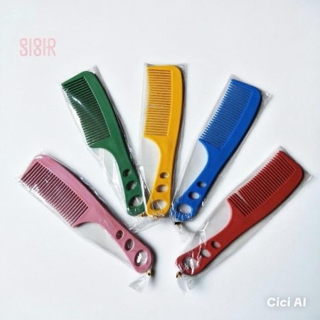 Sisir rambut merah