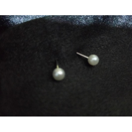 Anting bulat mutiara kecil (GKS Legok)